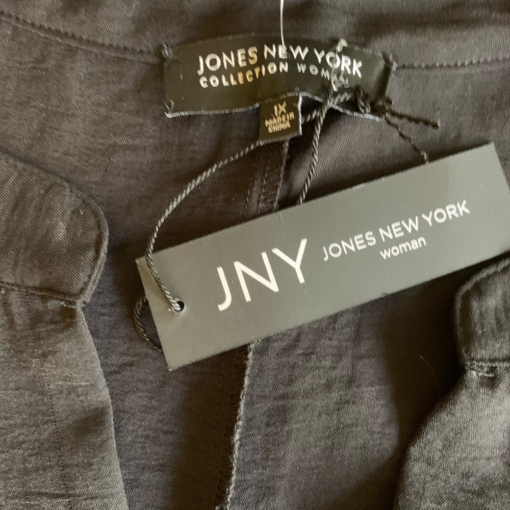 Jones New York black top